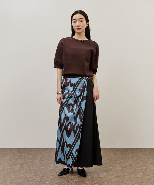 ADAM ET ROPE'(アダムエロペ)の「ツイストコンビスカート(スカート・レディース・ネイビー系/サックス・36/38)」の8枚目の写真
