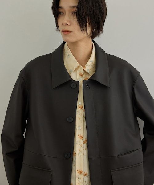 ADAM ET ROPE'(アダムエロペ)の「ラムレザーカバーオール / セットアップ対応(カバーオール・レディース・ダークブラウン/ベージュ・F)」の1枚目の写真