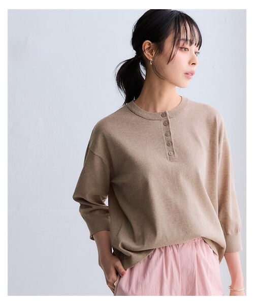 nissen（ニッセン）の「【T-KNIT】綿混ヘンリーネック7分袖ニットトップス【接触冷感・毛玉になりにくい・洗濯機で洗える・UVカット】＜大きいサイズ＞（ニット/セーター・レディース・黒/杢アイスグレー/オフホワイト×黒/モカ/サックスブルー/ダークグリーン・S/M/L/LL/3L/4L/5L/6L/8L/10L）」の4枚目の写真