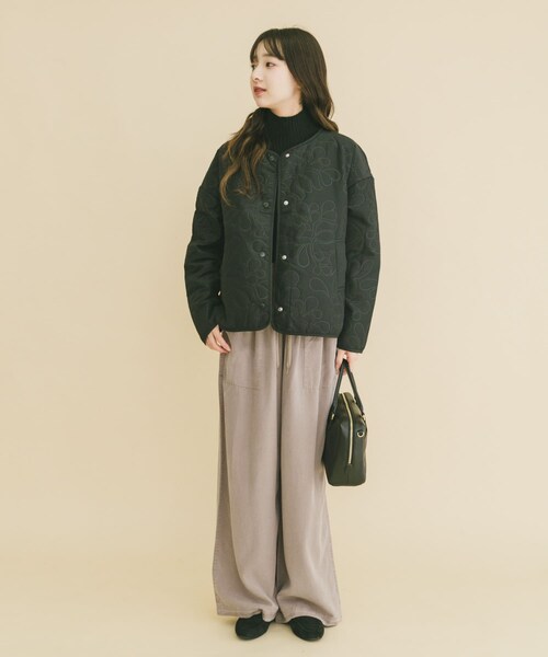 ITEMS URBANRESEARCH(アイテムズ アーバンリサーチ)の「ノーカラー中綿ブルゾン(ノーカラージャケット・レディース・BLK/BEG/BRN・FREE)」の8枚目の写真