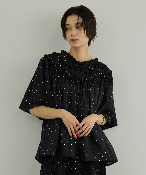 ADAM ET ROPE'(アダムエロペ)の「【WEB先行販売】【crinkle crinkle crinkle】別注ドットコットンブラウス(シャツ/ブラウス・レディース・ブラック系・F)」の3枚目の写真