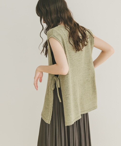 ITEMS URBANRESEARCH（アイテムズ アーバンリサーチ）の「テープヤーンニットベスト（ベスト・レディース・OFF/NVY/L.KHK・FREE）」の16枚目の写真