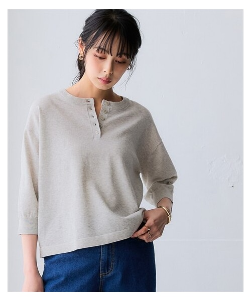 nissen（ニッセン）の「【T-KNIT】綿混ヘンリーネック7分袖ニットトップス【接触冷感・毛玉になりにくい・洗濯機で洗える・UVカット】＜大きいサイズ＞（ニット/セーター・レディース・黒/杢アイスグレー/オフホワイト×黒/モカ/サックスブルー/ダークグリーン・S/M/L/LL/3L/4L/5L/6L/8L/10L）」の3枚目の写真