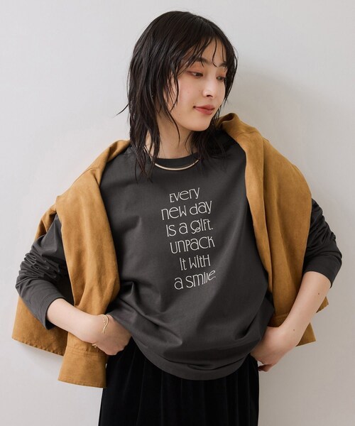 VIS（ビス）の「ロゴ＆フォトアソートプリントロンT（Tシャツ/カットソー・レディース・チャコール/ホワイト/ホワイト系・F）」の18枚目の写真