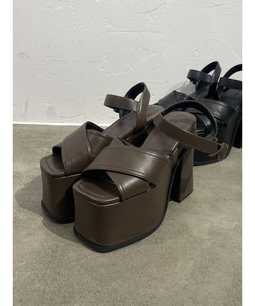 EMODA（エモダ）の「クロスバルキーフォームサンダル（サンダル・レディース・ブラック/ブラウン・S/M/L）」の5枚目の写真
