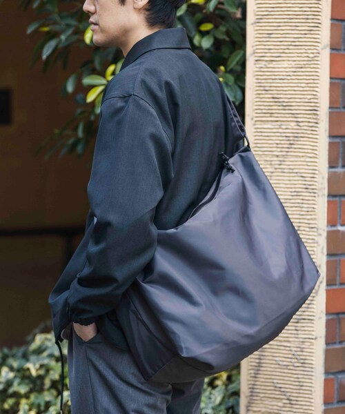 URBAN RESEARCH DOORS(アーバンリサーチドアーズ)の「『撥水』『別注』YAKPAK×DOORS SHOULDER BAG(ショルダーバッグ・メンズ・CHARCOAL 2/BLACK/GREIGE/CHARCOAL/GREIGE 2・-)」の18枚目の写真