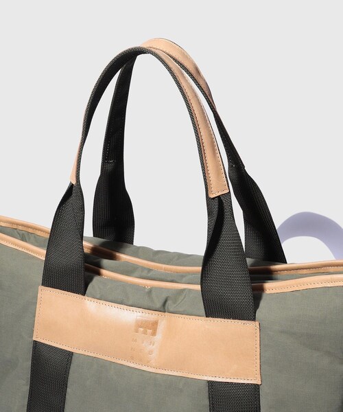 ADAM ET ROPE'（アダムエロペ）の「【MINNESSAK/ミネサック】Tote（トートバッグ・メンズ・ブラック/オリーブ・F）」の4枚目の写真