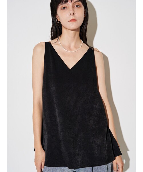 ELENDEEK（エレンディーク）の「SATIN FLARED CAMI（キャミソール・レディース・オフホワイト/ブラック/キャメル・F）」の8枚目の写真