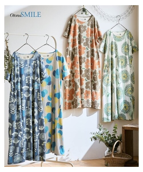 nissen（ニッセン）の「大きいサイズ　【BARNDOORコラボ】サイド切替カットソーワンピース（OtonaSMILE）（ワンピース・レディース・ダリアイエロー/北欧ネイビー/マルチドット/大花グレー・L~LL相当/3L~4L相当/5L~6L相当/8L相当/10L相当）」の21枚目の写真