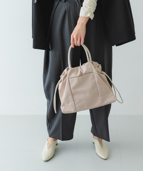 RODE SKO（ロデスコ）の「ショルダー付撥水ミニキンチャクバッグ（ショルダーバッグ・レディース・BLACK/GRAY/IVORY・one）」の9枚目の写真