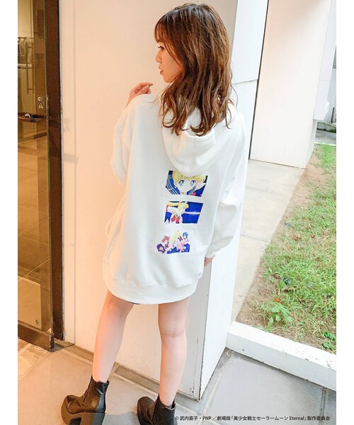 dazzlin（ダズリン）の「【セーラームーンエターナル】プリントオーバーフーディ（パーカー・レディース・オフホワイト/ブラック/ピンク・F）」の6枚目の写真