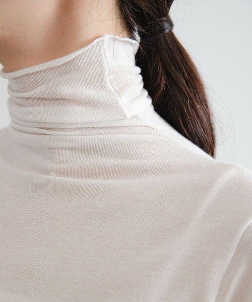 URBAN RESEARCH（アーバンリサーチ）の「カシミヤシルクタートルカットソー（Tシャツ/カットソー・レディース・BLACK/BORDER/BORDEAUX/OFF LAME・Free）」の12枚目の写真