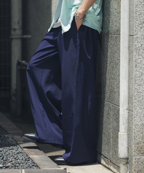 SENSE OF PLACE by URBAN RESEARCH(センスオブプレイスバイアーバンリサーチ)の「サイドタックワイドスラックス(その他パンツ・メンズ・IVORY/BLACK/NAVY・M/L)」の3枚目の写真