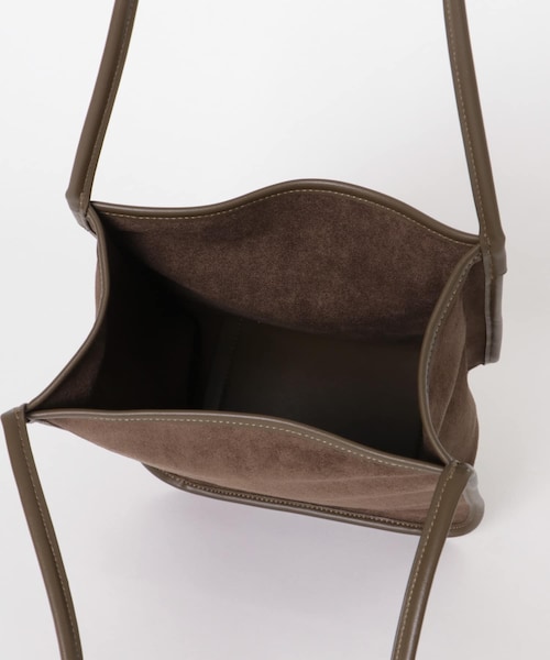 URBAN RESEARCH DOORS(アーバンリサーチドアーズ)の「『別注』IOMMI スウェードバイカラーバッグ(トートバッグ・レディース・BROWN/BEIGE/KHAKI・Free)」の9枚目の写真