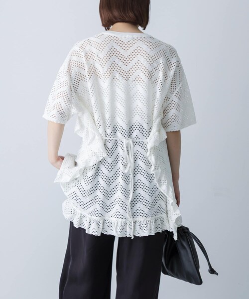 かぐれ(カグレ)の「unfil PATTERN MESH RUFFLED T-SHIRTS(Tシャツ/カットソー・レディース・OFF WHITE/BLACK・1)」の3枚目の写真