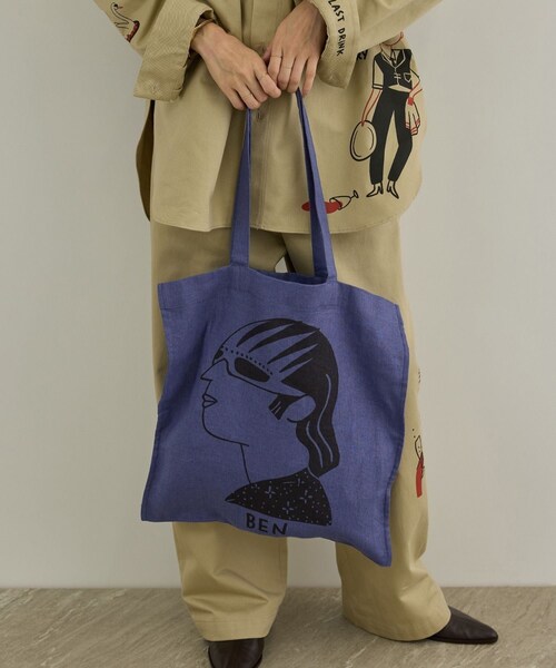 ADAM ET ROPE'(アダムエロペ)の「【Camille de Cussac by SALON】アートリネントートバッグ/ A4対応(トートバッグ・レディース・ベージュ/ブルー/レッド・F)」の2枚目の写真