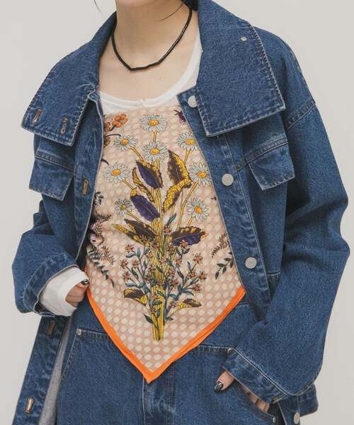 KBF（ケイビーエフ）の「ヴィンテージフラワースカーフ（バンダナ/スカーフ・レディース・RED/ORANGE・One）」の2枚目の写真