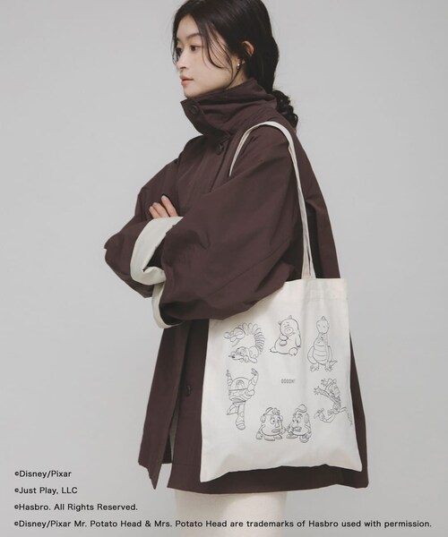 KBF（ケイビーエフ）の「TOYSTORY/トートバッグ（トートバッグ・レディース・IVORY/CHARCOAL・One）」の5枚目の写真