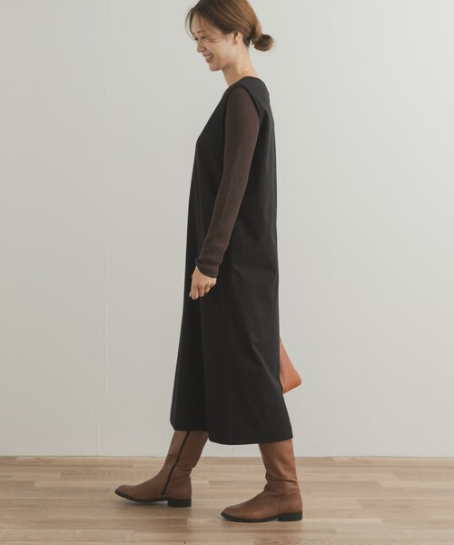 『UR TECH』ストレートラインジャンパースカート