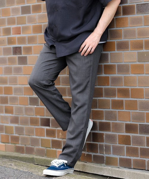 ITEMS URBANRESEARCH(アイテムズ アーバンリサーチ)の「『吸水速乾/イージーケア/UVカット』『セットアップ対応』高機能ツイル ウエストイージー スラックス(その他パンツ・メンズ・CHA/BLUGRY/NVY/BLK・M/L)」の2枚目の写真