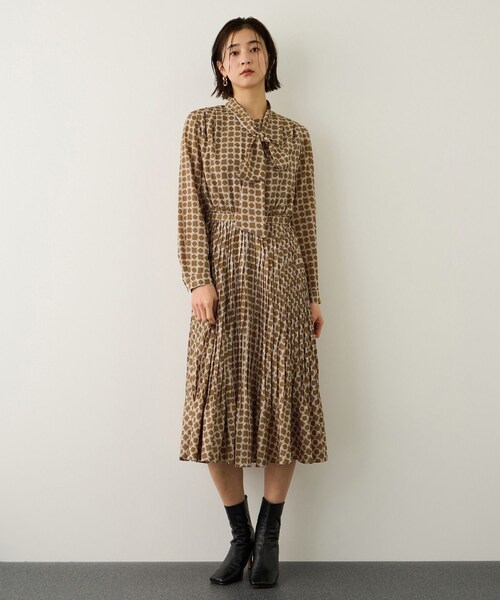 ROPE'（ロペ）の「ship's rope' オリジナルプリントプリーツタイワンピース（シャツワンピース・レディース・キャメル/ネイビー・36/38）」の12枚目の写真