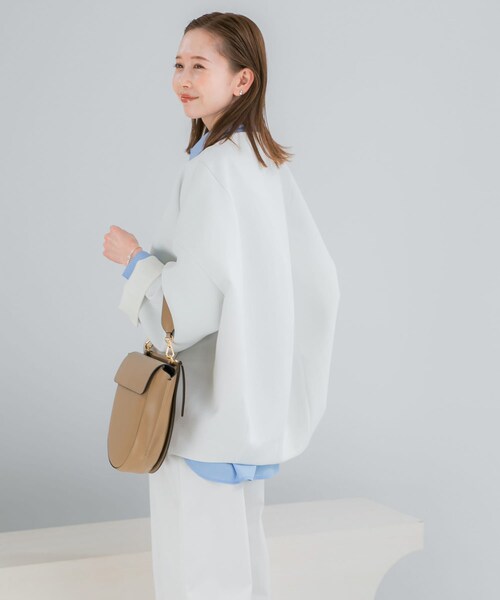 URBAN RESEARCH ROSSO（アーバンリサーチロッソ）の「『一部別注カラー』ELENDEEK　FORM SHORT COAT（ノーカラージャケット・レディース・別注O.WHT/別注NVY/MNT・Free）」の6枚目の写真