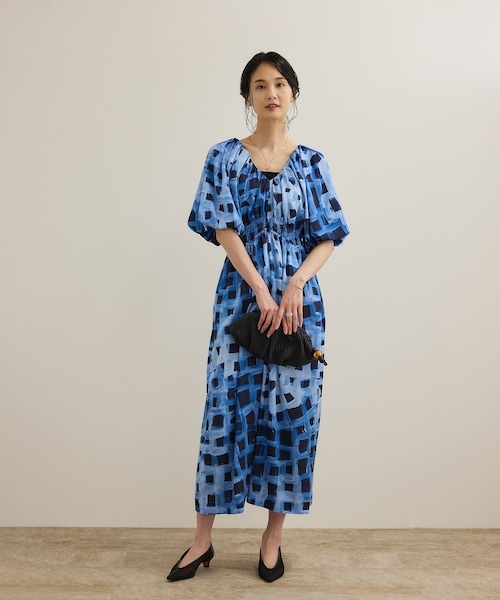 ROPE'(ロペ)の「スクエア ジオメトリックプリントワンピース/洗える(ドレス・レディース・ダークブラウン/ブルー・F)」の9枚目の写真