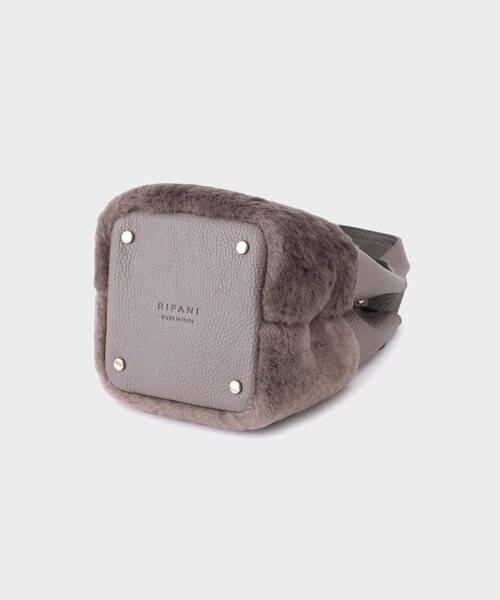 ROPE'（ロペ）の「【RIPANI（リパーニ）】MOUTON COMBINATION BUCKET BAG｜2wayバケツバッグ（ハンドバッグ・レディース・ライトグレー/カーキ・F）」の9枚目の写真