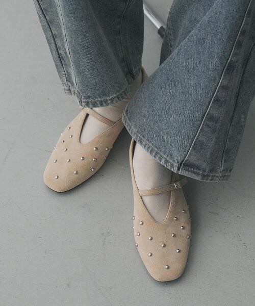 SENSE OF PLACE by URBAN RESEARCH（センスオブプレイスバイアーバンリサーチ）の「スタッズフラットシューズ（パンプス・レディース・BLACK/BEIGE・S/M/L）」の3枚目の写真