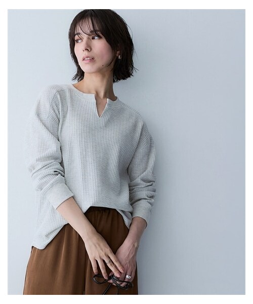 nissen（ニッセン）の「ワッフル素材キーネックトップス（UVカット）＜大きいサイズ有＞（Tシャツ/カットソー・レディース・ブラウン/ミルクベージュ/ネイビー/黒/グレープ/杢チャコールグレー/サックス/コーラルピンク/スティールネイビー/杢オートミール・S/M/L/LL/3L/4L/5L/6L/8L/10L）」の14枚目の写真
