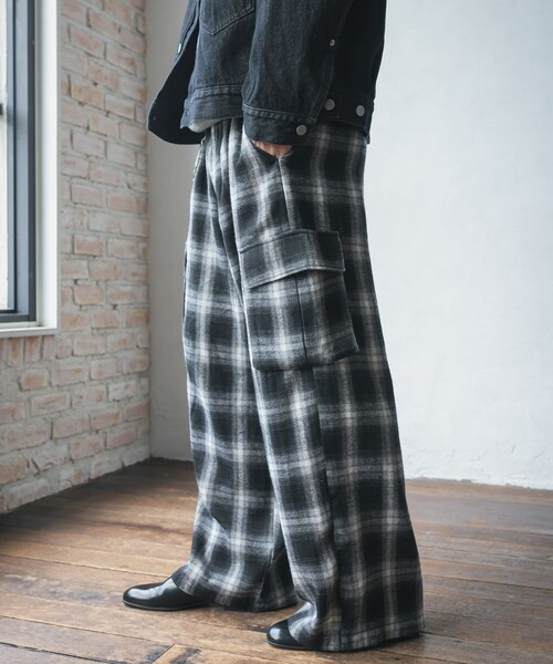 SENSE OF PLACE by URBAN RESEARCH(センスオブプレイスバイアーバンリサーチ)の「オンブレーチェックカーゴパンツ(その他パンツ・メンズ・BLACK/BLUE・M/L)」の5枚目の写真