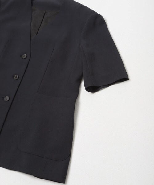URBAN RESEARCH ROSSO（アーバンリサーチロッソ）の「クールタッチ 防シワ ハーフスリーブジャケット（ノーカラージャケット・レディース・GREIGE/DARK NAVY・Free）」の8枚目の写真