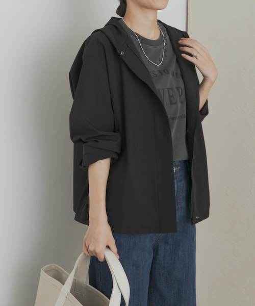 URBAN RESEARCH DOORS(アーバンリサーチドアーズ)の「『UR TECH MoLight』撥水UVカットフードジャケット(テーラードジャケット・レディース・CHARCOAL/BLACK・M)」の1枚目の写真