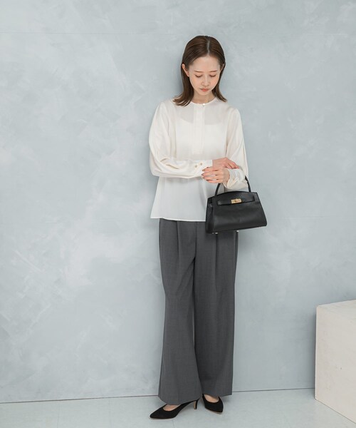 URBAN RESEARCH ROSSO（アーバンリサーチロッソ）の「ピーチサテンデザインスリーブブラウス（シャツ/ブラウス・レディース・OFF WHITE/CHARCOAL・Free）」の5枚目の写真