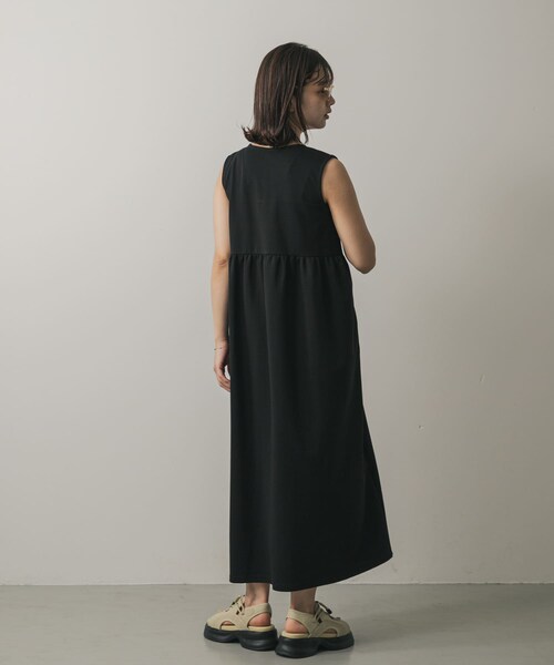 SENSE OF PLACE by URBAN RESEARCH（センスオブプレイスバイアーバンリサーチ）の「ZIPVネックカットワンピース（ワンピース・レディース・GRAY/BLACK/BEIGE・COMPACT/one）」の6枚目の写真