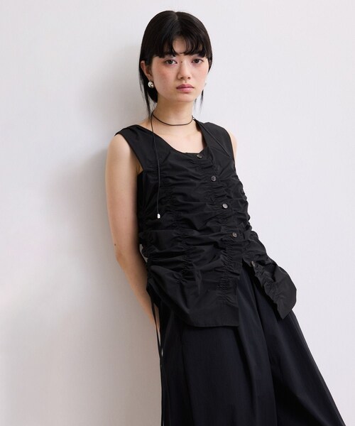 ADAM ET ROPE'（アダムエロペ）の「【WEB限定】シャーリングジレ（ベスト・レディース・ブラック/オフホワイト/ブラウン・F）」の14枚目の写真