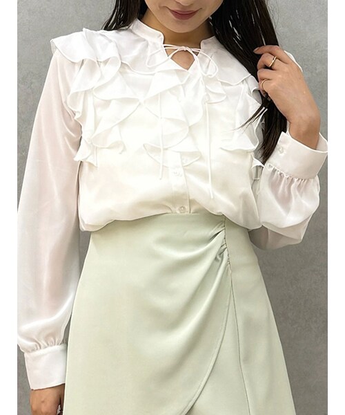 MERCURYDUO（マーキュリーデュオ）の「シフォンロングスリーブラッフルブラウス（シャツ/ブラウス・レディース・オフホワイト/ベビーピンク/アイスブルー/ミックス・F）」の2枚目の写真