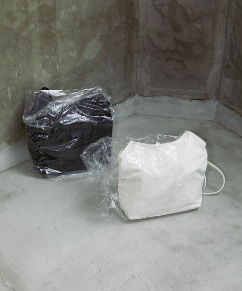 RODE SKO（ロデスコ）の「hun RODESKO　Dual pouch tote（トートバッグ・レディース・SHIRO/BLACK・-）」の12枚目の写真