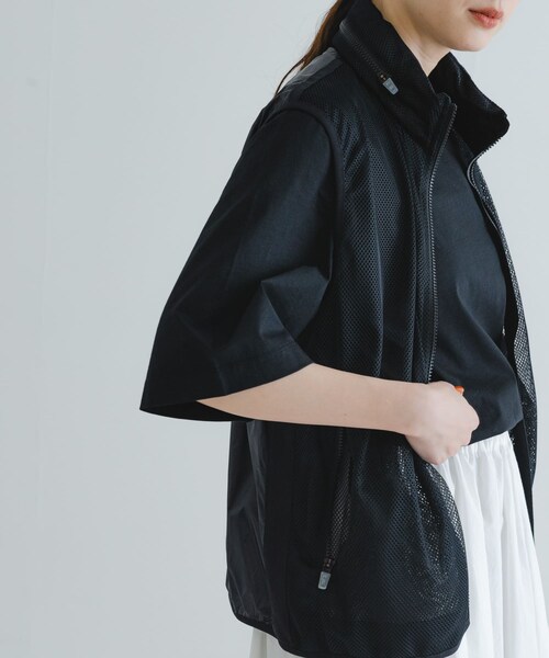 URBAN RESEARCH(アーバンリサーチ)の「MARMOT CAPITAL PERTEX FLONT MESH VEST(テーラードジャケット・レディース・BLACK/ROYAL BLUE・S)」の6枚目の写真