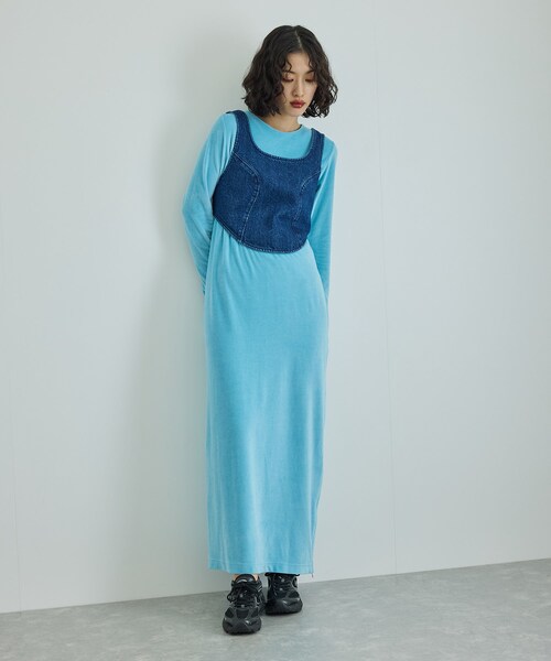 ADAM ET ROPE'（アダムエロペ）の「nagisax7xAER　CROPPED　DENIM　TOP（ベスト・レディース・ブルー系・F）」の9枚目の写真