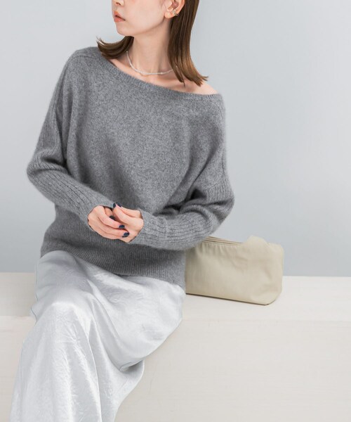 URBAN RESEARCH ROSSO（アーバンリサーチロッソ）の「エアリーニット2WAYネックプルオーバー（ニット/セーター・レディース・GRAY/BEIGE・Free）」の6枚目の写真