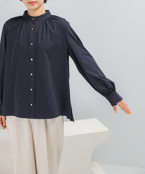 URBAN RESEARCH ROSSO（アーバンリサーチロッソ）の「『WEB限定』デザインボタンカットソーブラウス（シャツ/ブラウス・レディース・OFF WHITE/NAVY・FREE）」の18枚目の写真