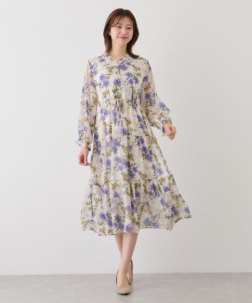 Jayro(ジャイロ)の「フリルネック花柄ワンピース(ワンピース・レディース・ホワイト系/ネイビー系・F)」の4枚目の写真