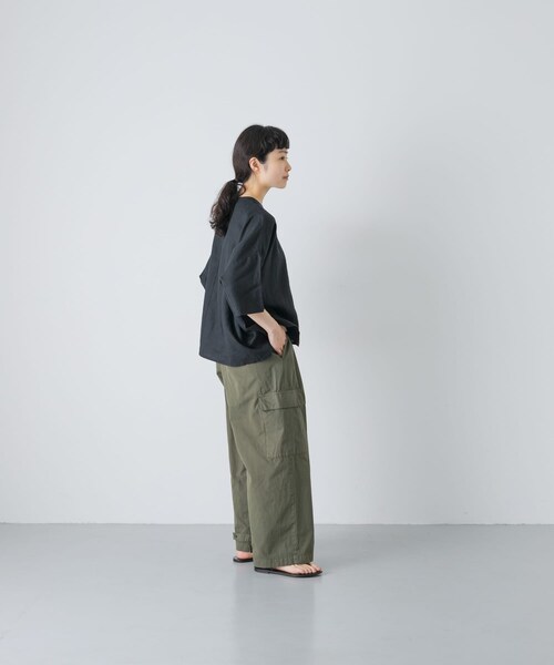 かぐれ（カグレ）の「リネンクルーネック半袖シャツ（シャツ/ブラウス・レディース・OFF/BLACK/ROYAL BLUE・Free）」の17枚目の写真