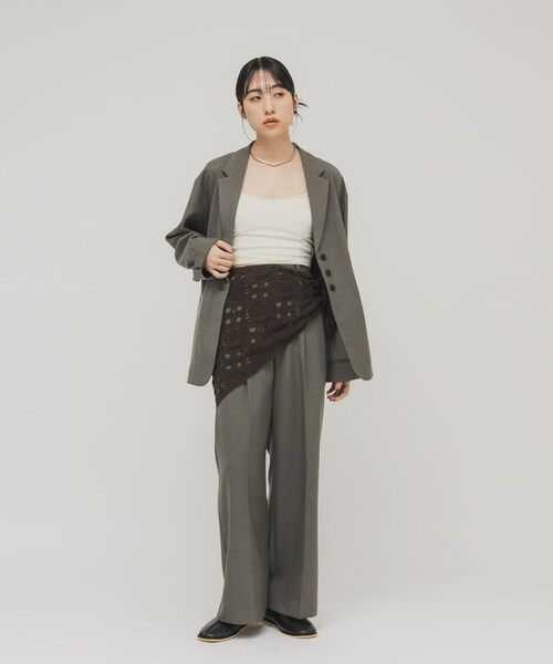 KBF(ケイビーエフ)の「フリルスリーブテーラードジャケット(テーラードジャケット・レディース・MOSS GRAY/CHARCOAL・One)」の6枚目の写真