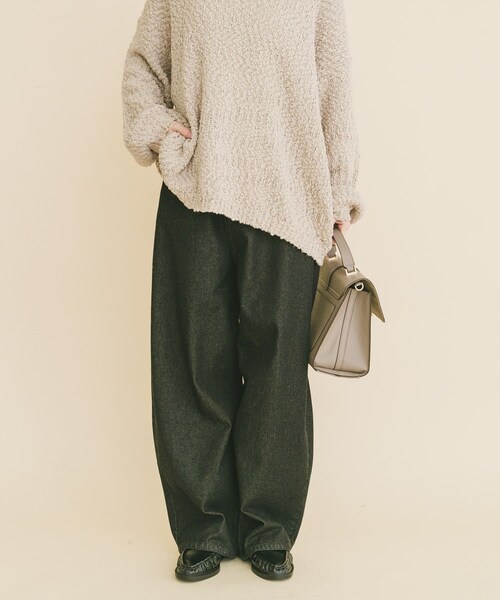 ITEMS URBANRESEARCH（アイテムズ アーバンリサーチ）の「デニムコクーンパンツ（デニムパンツ・レディース・WASHBLU/BLK・S/M）」の4枚目の写真