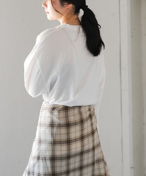 URBAN RESEARCH DOORS(アーバンリサーチドアーズ)の「FORK&SPOON オーバーサイズロゴロングスリーブTシャツ(Tシャツ/カットソー・レディース・OFF/BLACK・1)」の5枚目の写真
