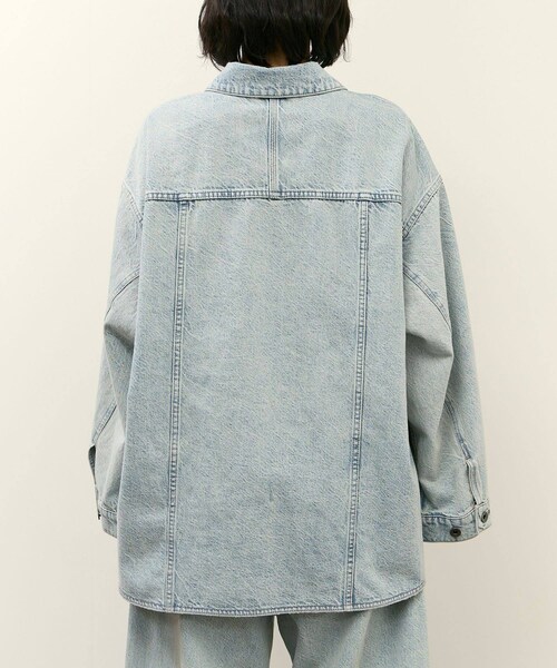 ADAM ET ROPE'(アダムエロペ)の「【サステナブル】シャツライクGジャン(デニムジャケット・レディース・ブルー系/サックス・36/38)」の22枚目の写真
