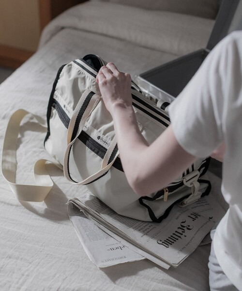 URBAN RESEARCH(アーバンリサーチ)の「『別注』LeSportsac×URBAN RESEARCH DELUXE MED WEEKENDER(ショルダーバッグ・レディース・BLACK/B BEIGE・-)」の15枚目の写真