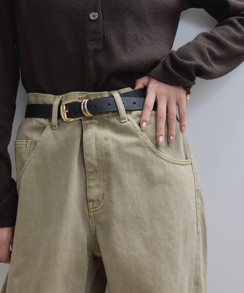 ADAM ET ROPE'（アダムエロペ）の「【サステナブル】ダブルリングスムースベルト（ベルト・レディース・ゴールド/シルバー・F）」の2枚目の写真